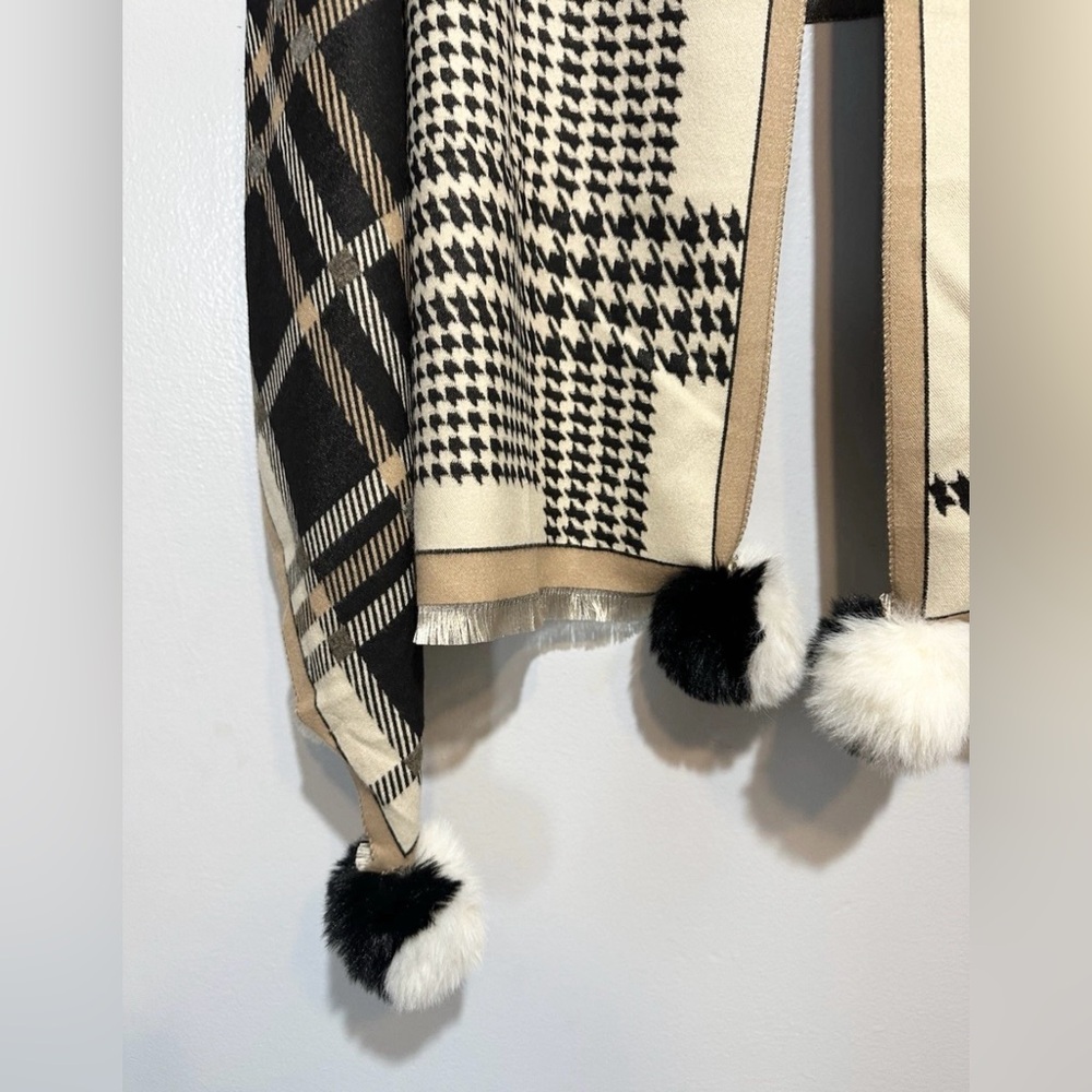 LA FIORENTINA PLAID/HOUNDSTOOTH PRINT WRAP WITH FOX POMS - BLACK & BEIGE - Picture 6 of 9